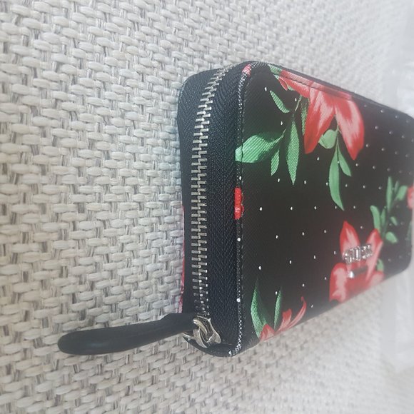 Guess Wallet - Picture 7 of 7